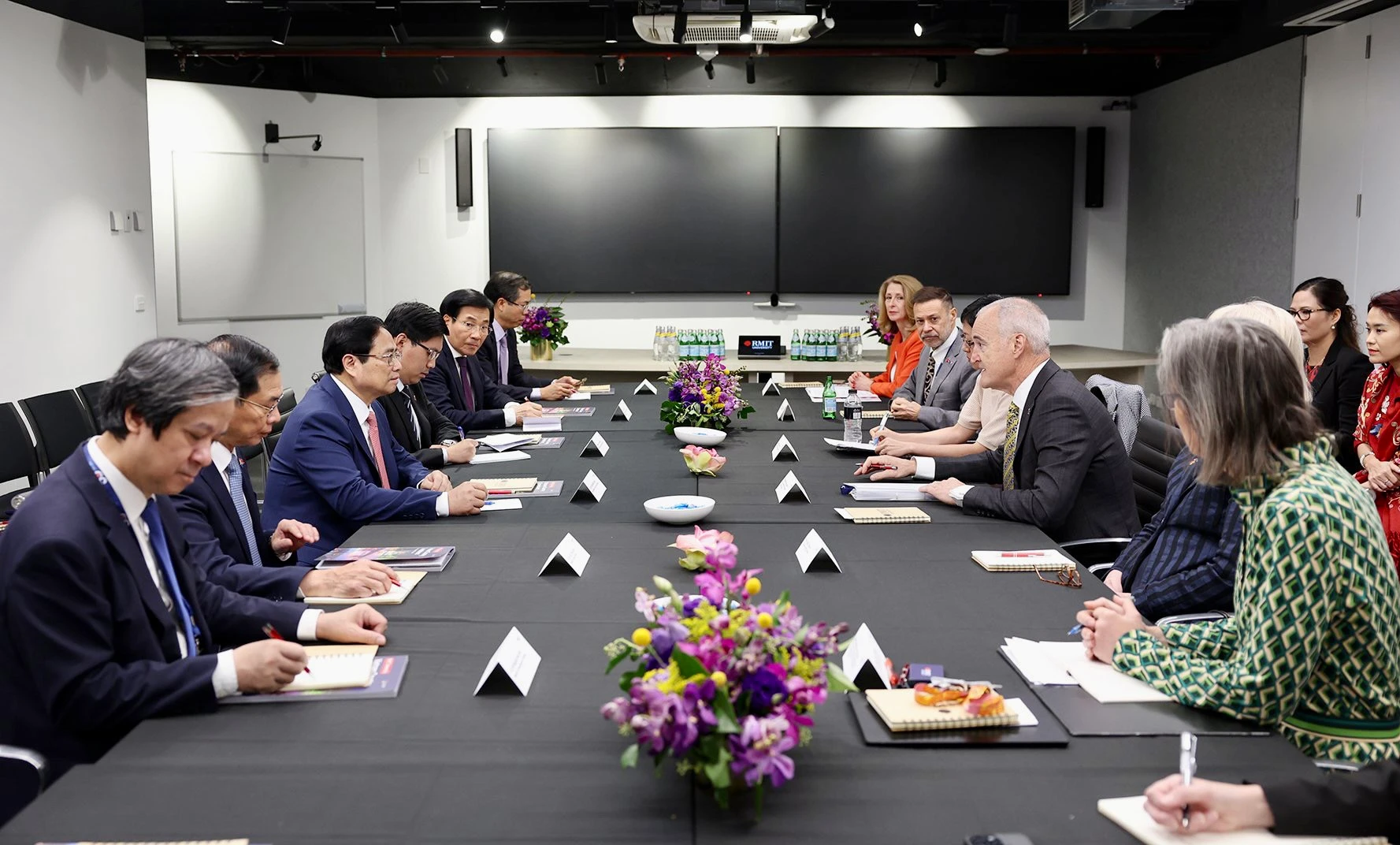 Thủ tướng Phạm Minh Chính làm việc với Hiệu trưởng Đại học RMIT.