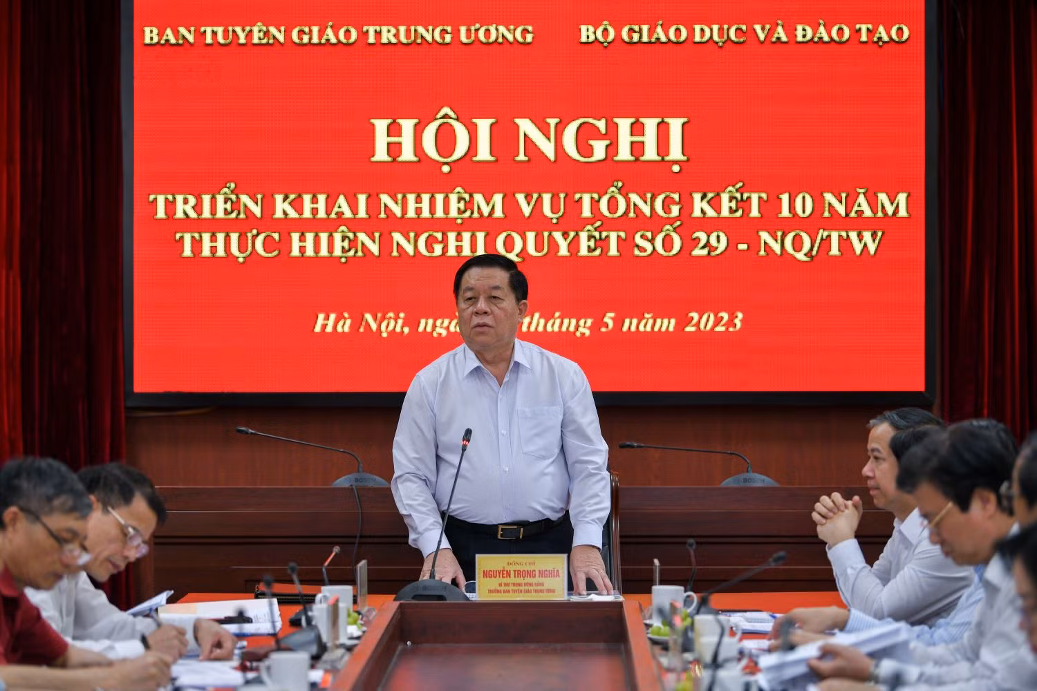 Trưởng Ban Tuyên giáo Trung ương Nguyễn Trọng Nghĩa phát biểu tại Hội nghị.