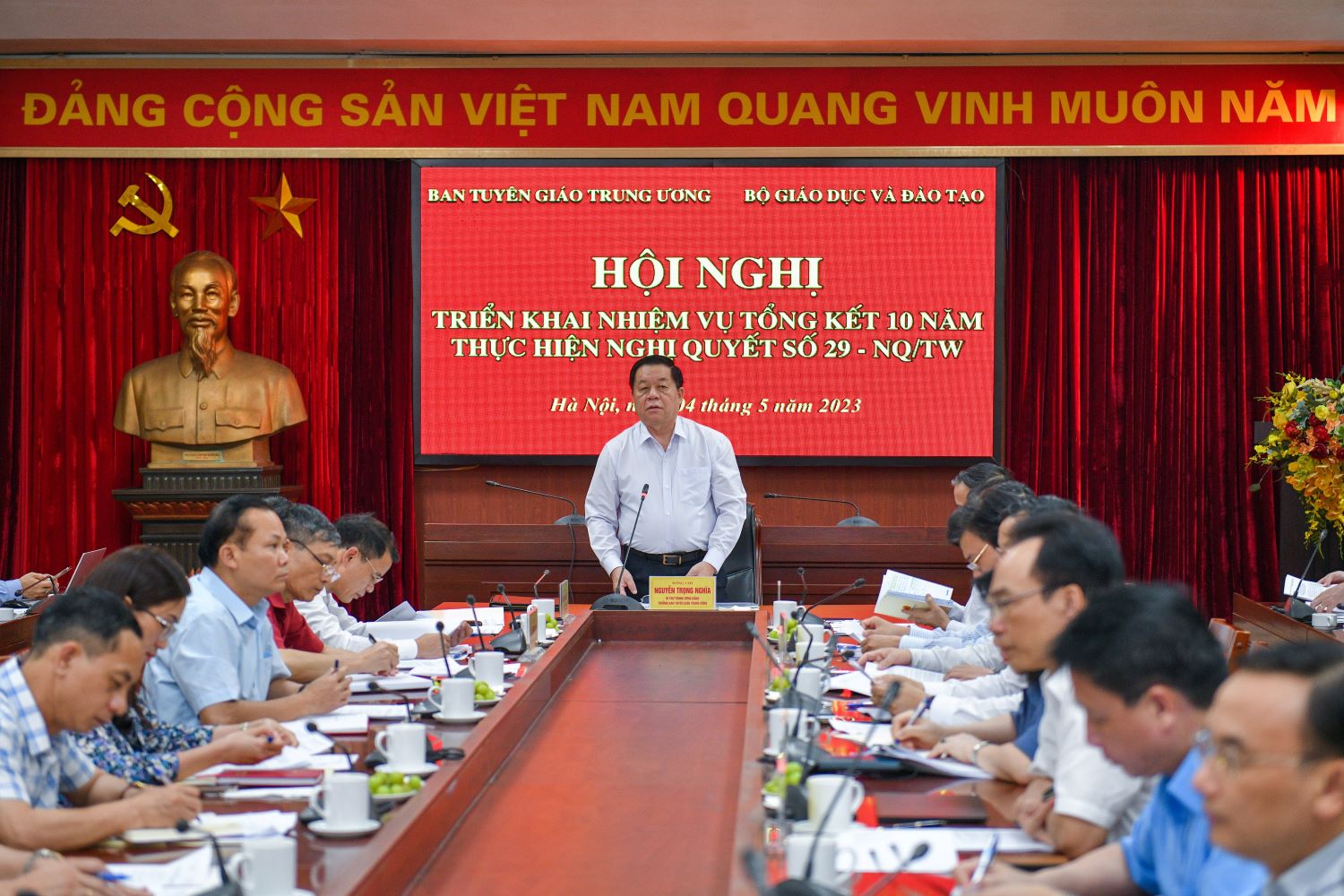 Trưởng Ban Tuyên giáo Trung ương Nguyễn Trọng Nghĩa chủ trì Hội nghị triển khai nhiệm vụ tổng kết 10 năm thực hiện Nghị quyết 29. Trưởng Ban Tuyên giáo Trung ương Nguyễn Trọng Nghĩa chủ trì Hội nghị triển khai nhiệm vụ tổng kết 10 năm thực hiện Nghị quyết 29.