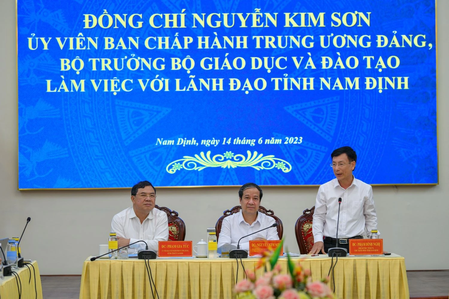 Chủ tịch UBND tỉnh Phạm Đình Nghị phát biểu tại buổi làm việc.