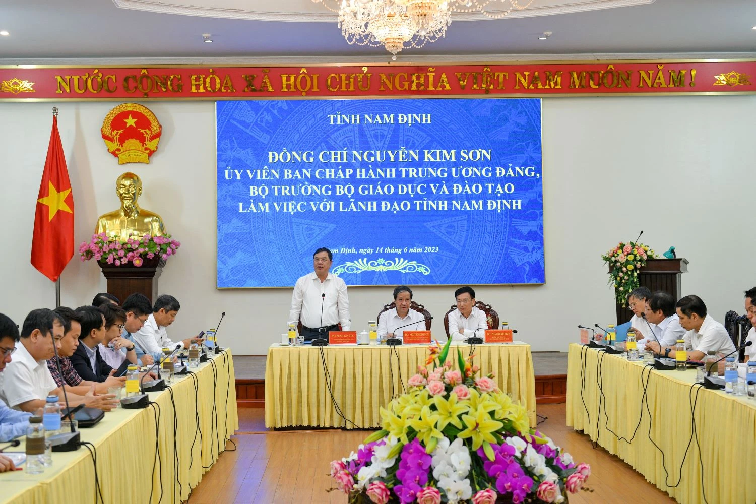 Bí thư Tỉnh uỷ Nam Định Phạm Gia Túc phát biểu tại buổi làm việc.