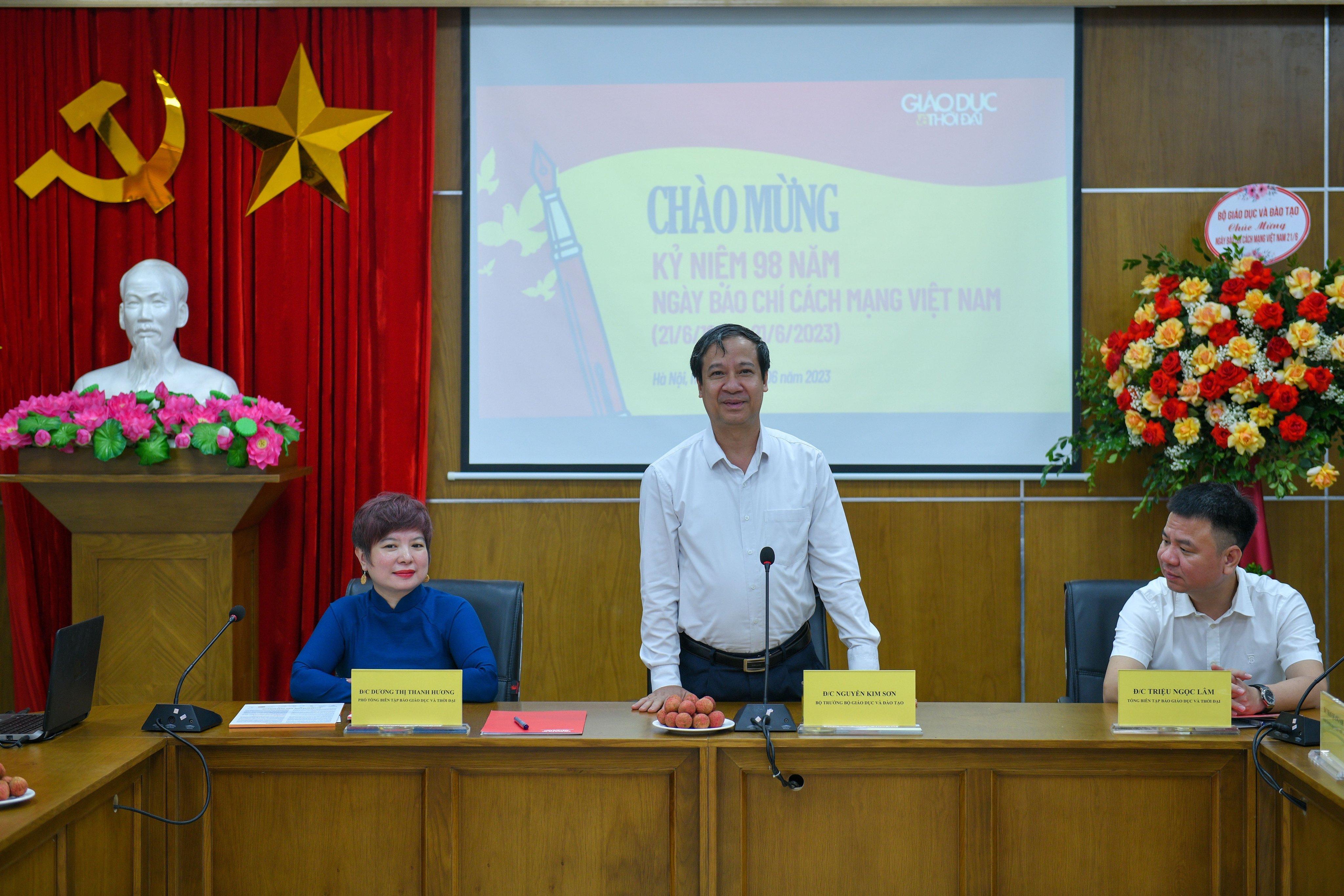 Bộ trưởng Bộ GD&amp;ĐT Nguyễn Kim Sơn chia sẻ, chúc mừng Báo Giáo dục và Thời đại.