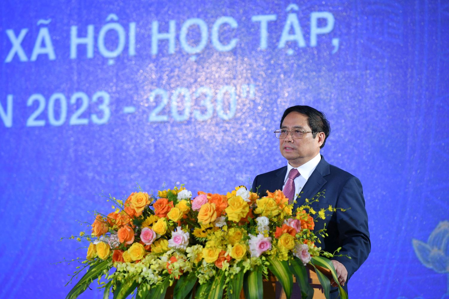 Thủ tướng Phạm Minh Chính phát động Phong trào “Cả nước thi đua xây dựng xã hội học tập, đẩy mạnh học tập suốt đời giai đoạn 2023 - 2030”. Thủ tướng Phạm Minh Chính phát động Phong trào “Cả nước thi đua xây dựng xã hội học tập, đẩy mạnh học tập suốt đời giai đoạn 2023 - 2030”.