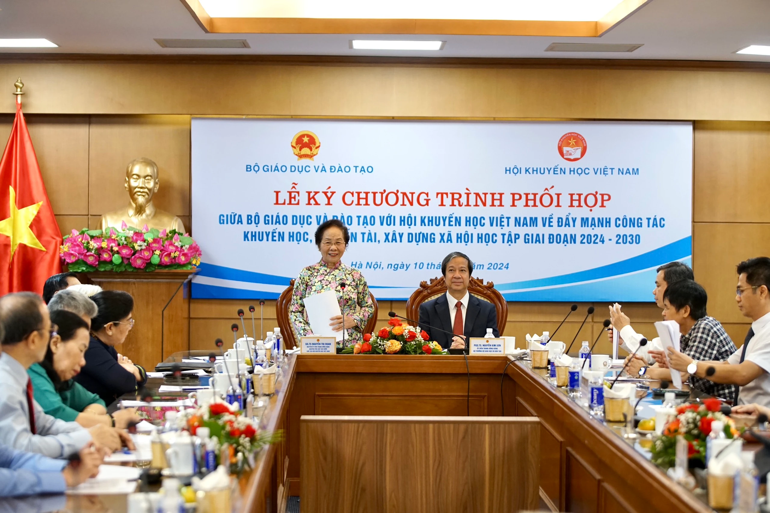 Chủ tịch Hội Khuyến học Việt Nam Nguyễn Thị Doan phát biểu.