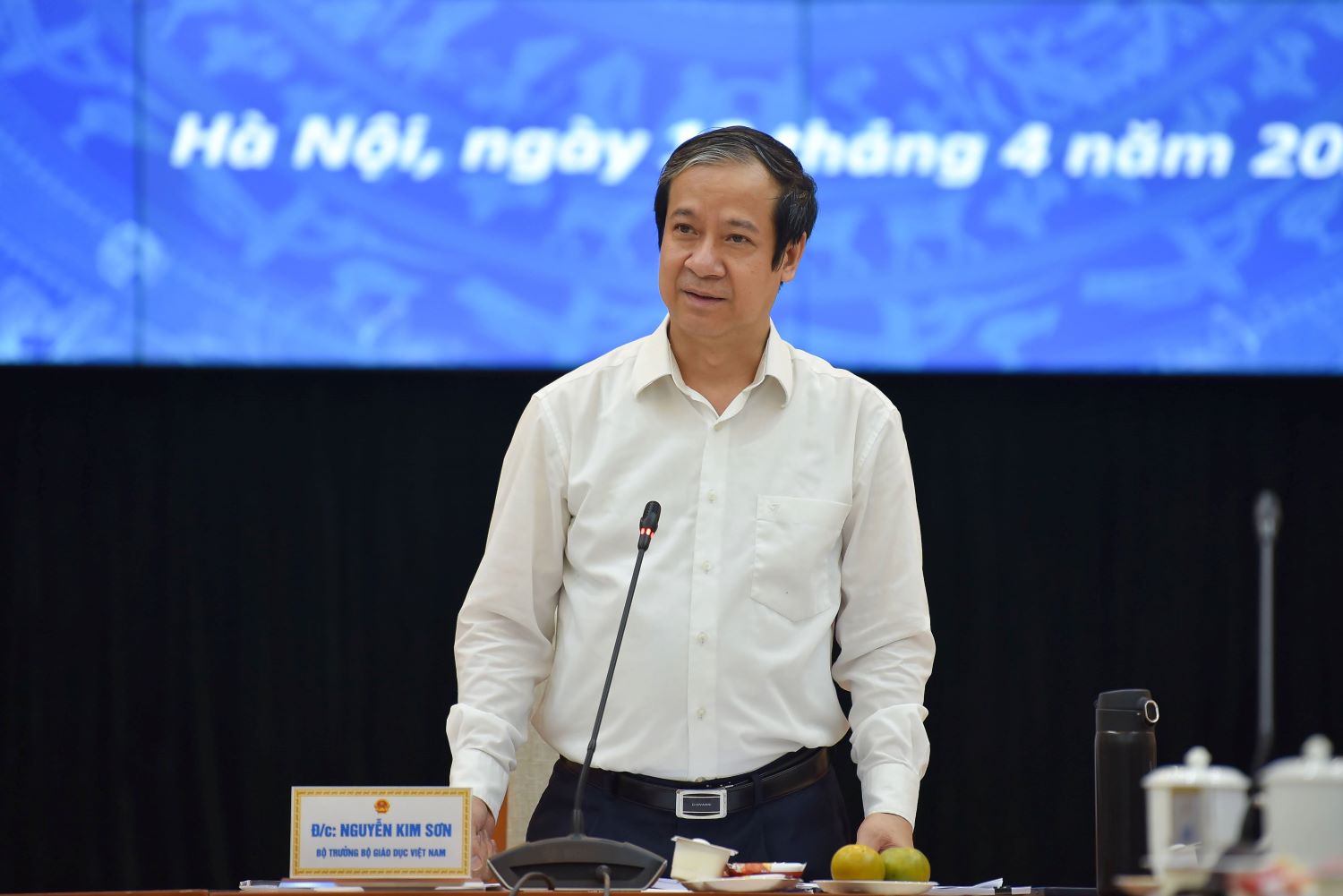 Bộ trưởng Bộ GD&ĐT Nguyễn Kim Sơn phát biểu tại phiên họp.