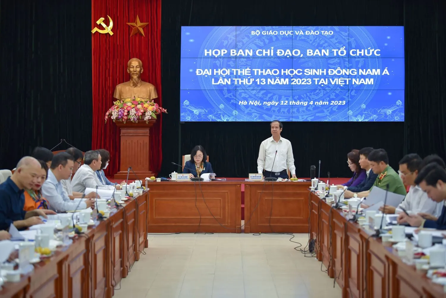 Bộ trưởng Bộ GD&ĐT Nguyễn Kim Sơn - Trưởng Ban Chỉ đạo - phát biểu tại phiên họp.
