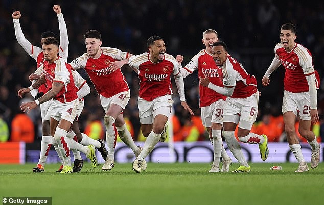 Arsenal hóa giải lời nguyền Champions League, thẳng tiến vào tứ kết