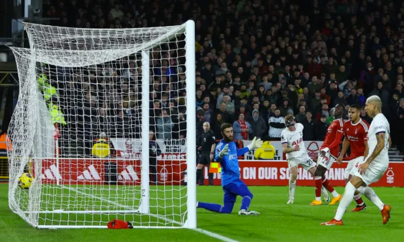 Sao Tottenham dính chấn thương kinh hoàng trong trận thắng Nottingham Forest