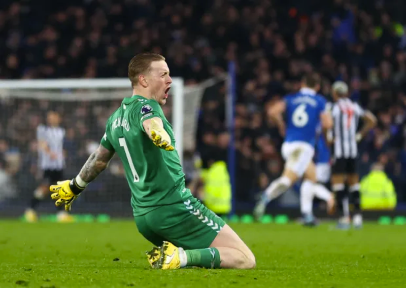 Cảnh tượng xấu xí trong trận Everton hạ Newcastle 3-0