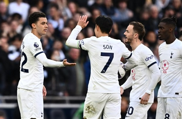 Son Heung-min giúp Tottenham sáng cửa dự Champions League 