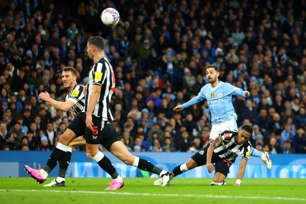 Giành vé vào bán kết FA Cup, Man City lại mơ về ‘cú ăn ba’ vĩ đại 