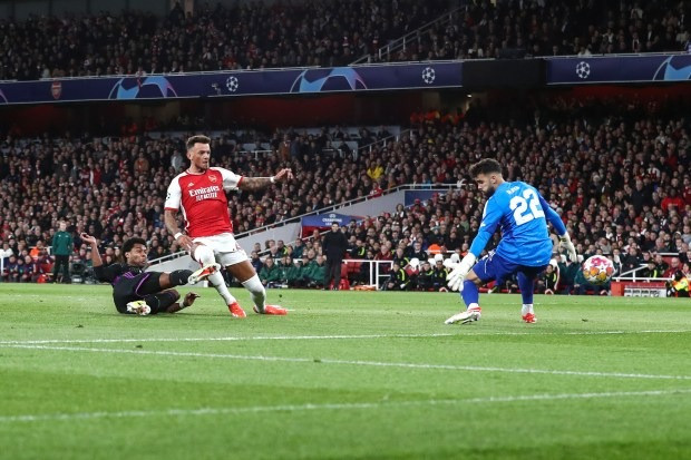 Chùm ảnh: Arsenal và Bayern Munich rượt đuổi tỷ số kịch tính 