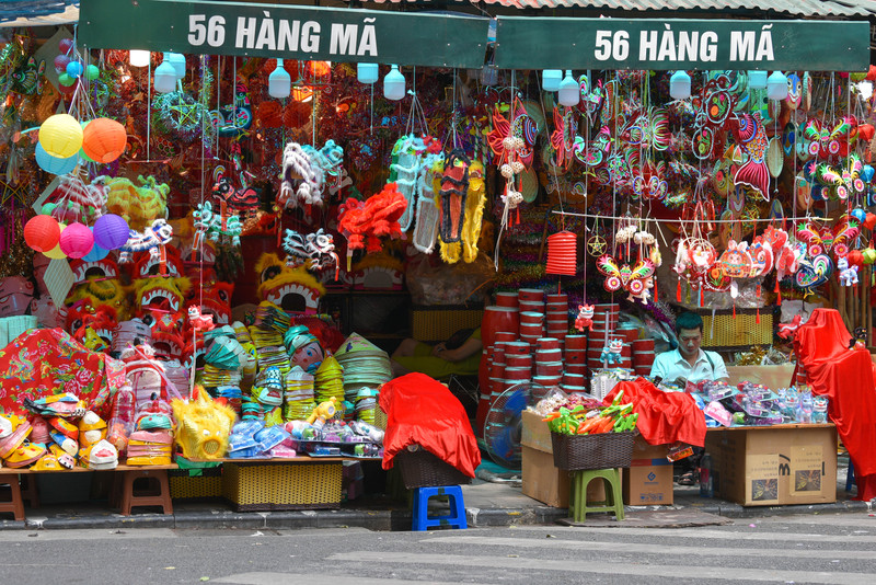 Sắc màu Trung thu 'nhuộm đỏ' phố Hàng Mã