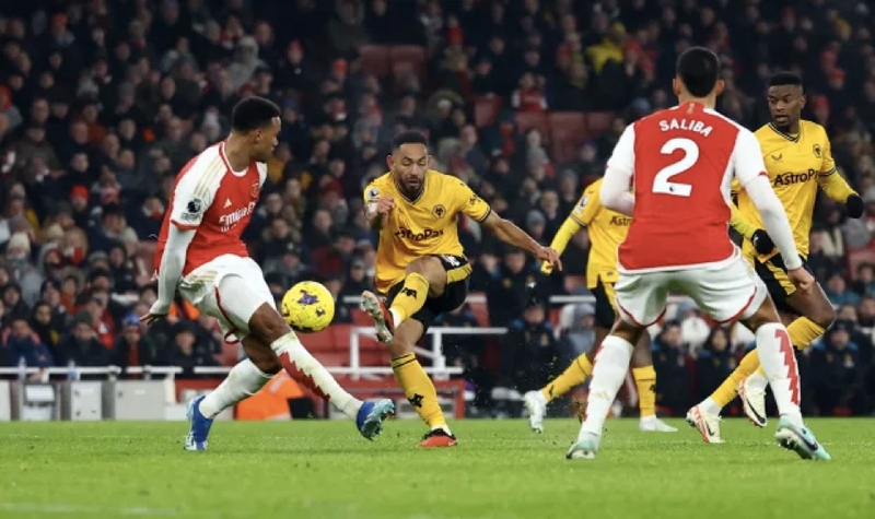 Arsenal vững ngôi đầu sau vòng 14 Ngoại hạng Anh 