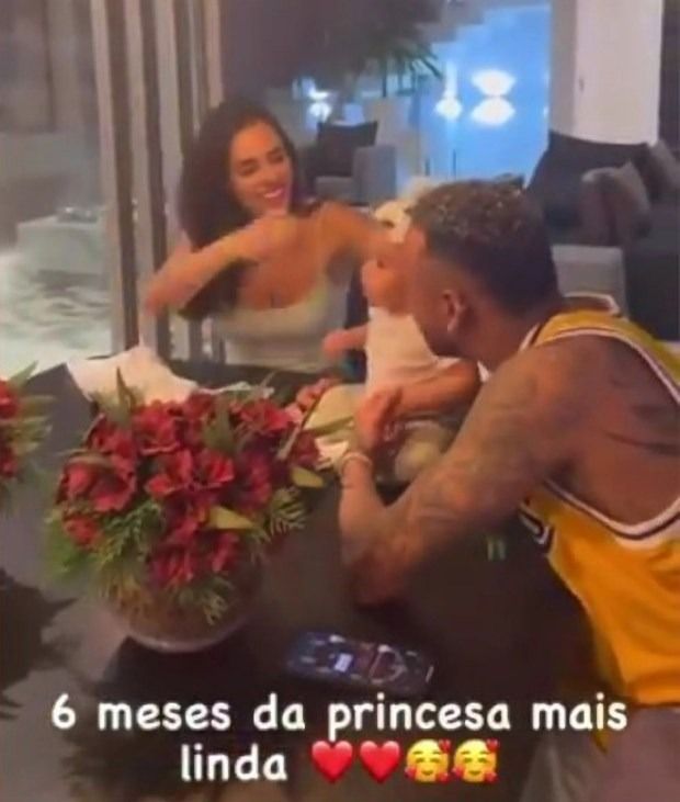 Neymar bị ‘ném đá’ trong ngày sinh nhật con gái 