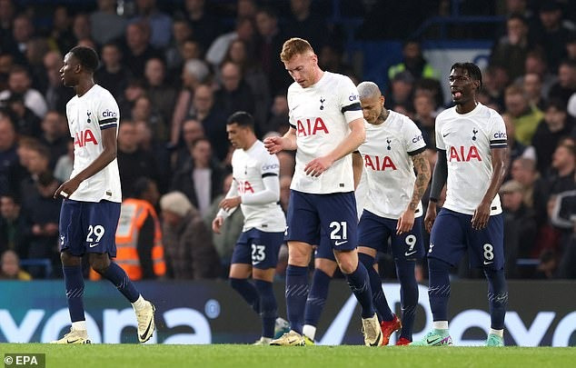 Gục ngã trước Chelsea, Tottenham xa rời vé dự Champions League 