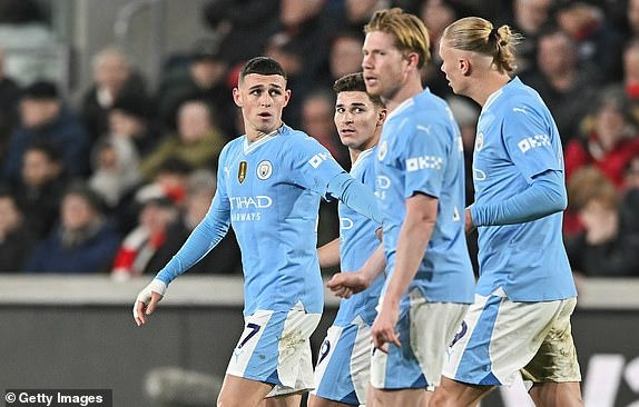 Man City vượt mặt Arsenal, áp sát ngôi đầu Liverpool 