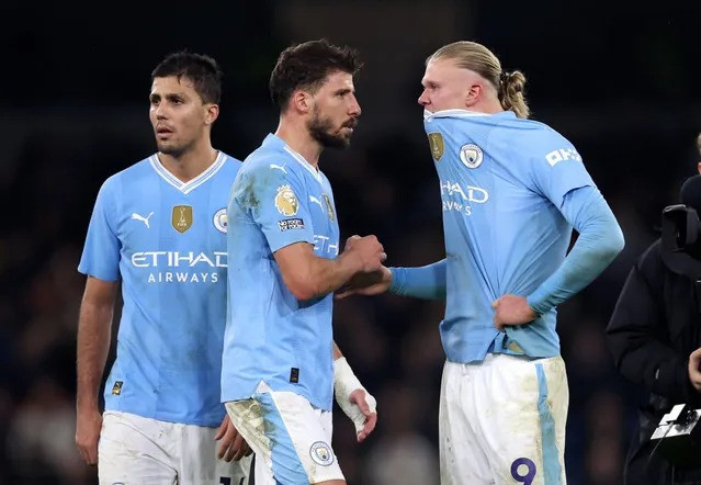 Man City hòa Chelsea cay đắng, Haaland nổi giận lôi đình 