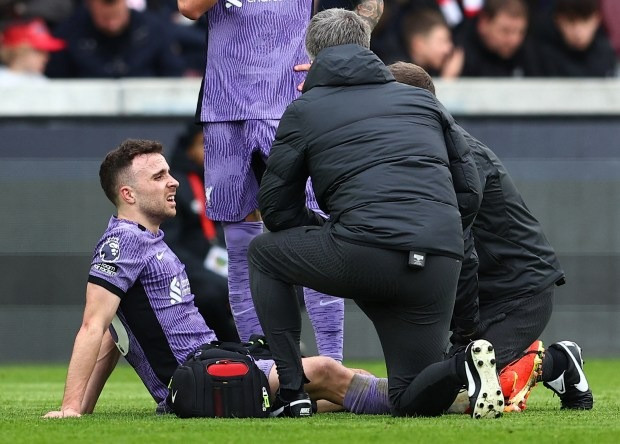 Tottenham văng khỏi top 4, Liverpool xây chắc ngôi đầu 