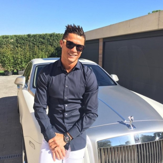  Chiêm ngưỡng dàn siêu xe trị giá hơn 530 tỷ của Ronaldo