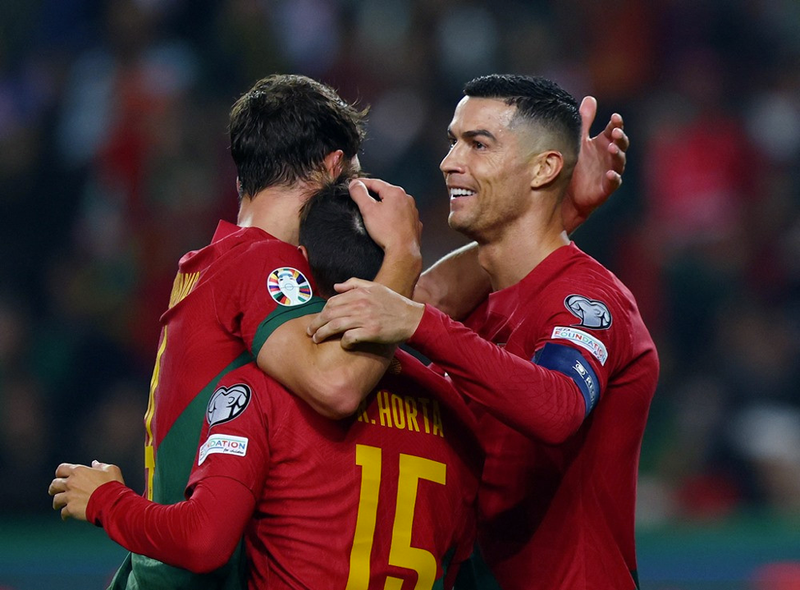 Ronaldo lặng tiếng, Bồ Đào Nha vẫn làm nên kỳ tích 