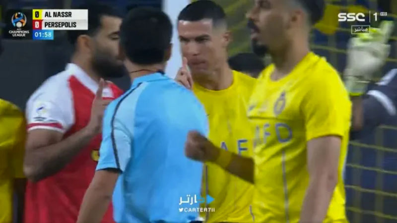 Từ chối hưởng quả phạt 11m, Ronaldo nhận 'mưa' lời khen 