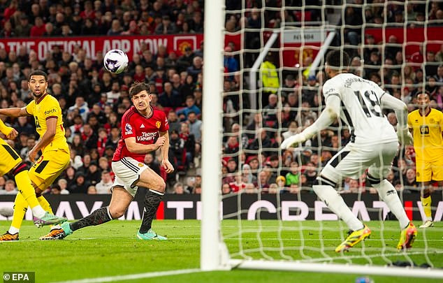 Chùm ảnh: Man Utd thắng nhọc nhằn đội cuối bảng Ngoại hạng Anh 