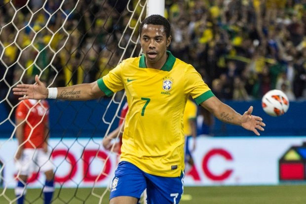 Robinho lĩnh án 9 năm tù vì cưỡng hiếp tập thể 