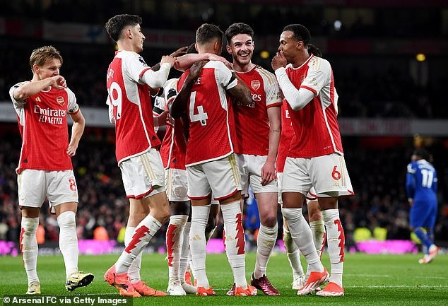 Arsenal thắng lịch sử trước Chelsea, bỏ xa Man City trên bảng xếp hạng