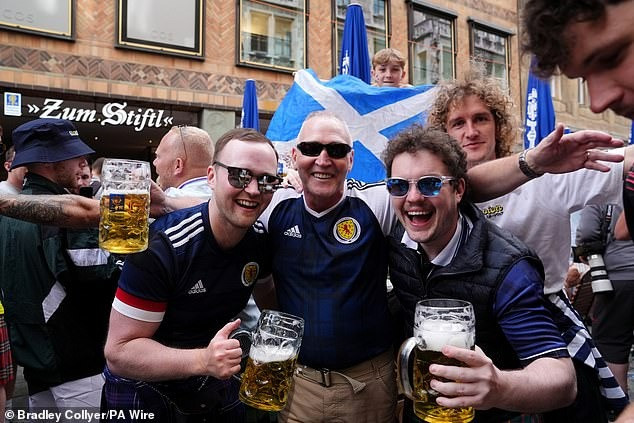 Hàng ngàn cổ động viên Scotland ‘đại náo’ Munich trước trận mở màn EURO 2024