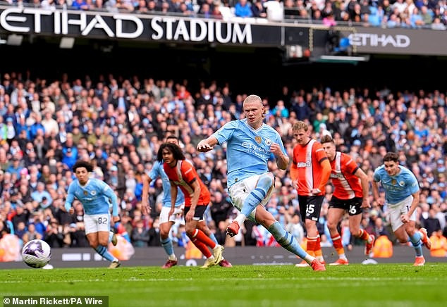 Chùm ảnh: Man City đè bẹp Luton, chiếm ngôi đầu Ngoại hạng Anh