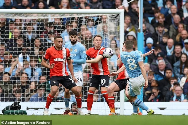 Chùm ảnh: Man City đè bẹp Luton, chiếm ngôi đầu Ngoại hạng Anh