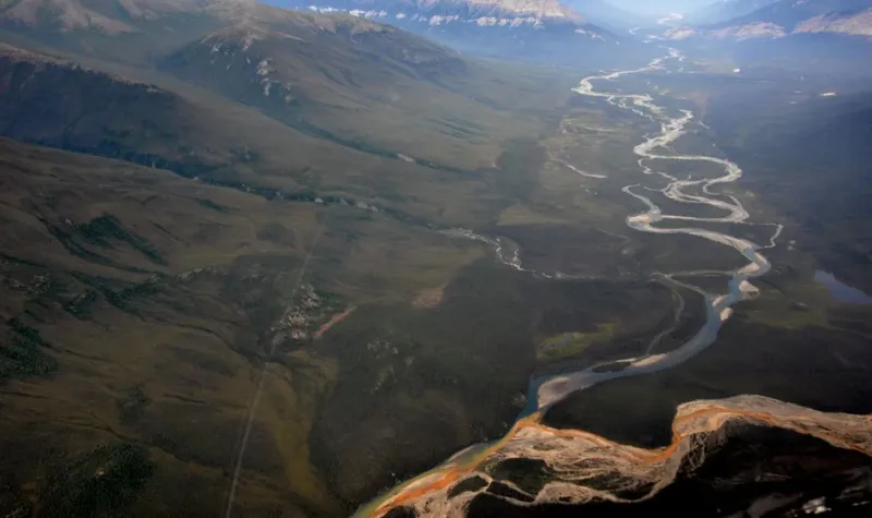 Sốc trước sự đổi màu của các dòng sông ở Alaska