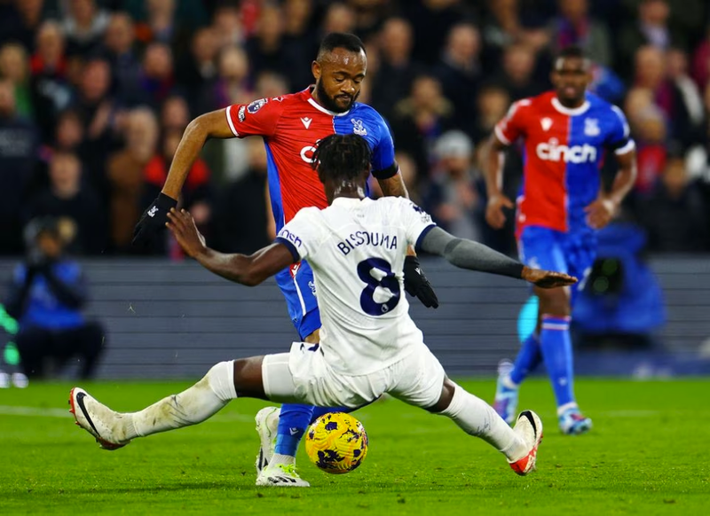 Son Heung-min tỏa sáng, Tottenham chễm chệ ngôi đầu