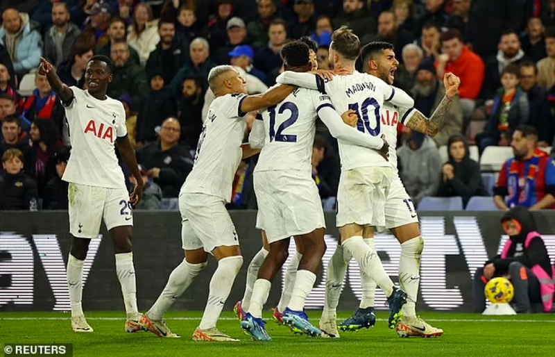 Son Heung-min tỏa sáng, Tottenham chễm chệ ngôi đầu