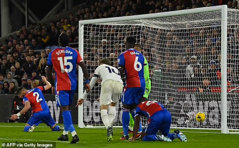 Son Heung-min tỏa sáng, Tottenham chễm chệ ngôi đầu