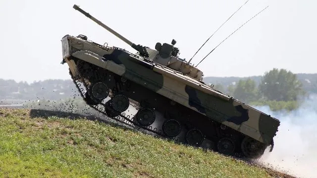 Hàng chục xe chiến đấu bộ binh BMP-3 tham chiến