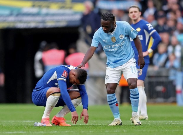 Thiago khóc nghẹn khi Chelsea thua Man City ở FA Cup 