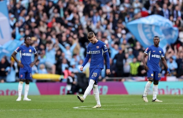 Thiago khóc nghẹn khi Chelsea thua Man City ở FA Cup 