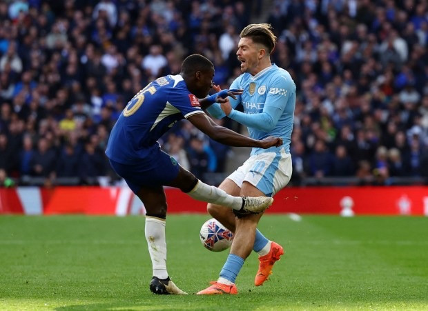 Thiago khóc nghẹn khi Chelsea thua Man City ở FA Cup 