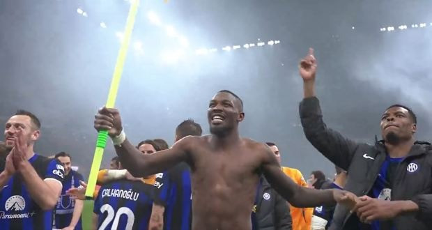 Cầu thủ, cổ động viên Inter Milan ‘quẩy’ thâu đêm mừng chức vô địch sớm