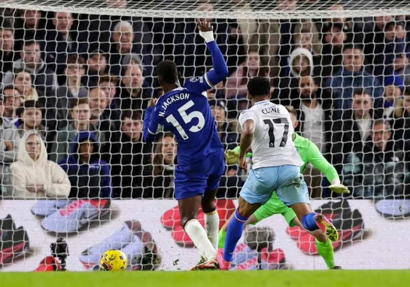 Thắng ‘hú vía’ Crystal Palace, cầu thủ Chelsea ăn mừng điên cuồng