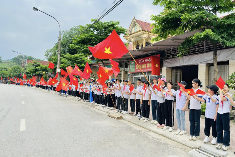 Xúc động đón nhận 11 hài cốt liệt sỹ hy sinh tại Lào về nước