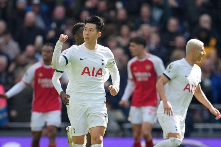 Chùm ảnh: Hỗn loạn sau trận Tottenham – Arsenal, cảnh sát vào cuộc