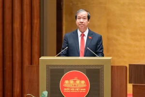 Bộ trưởng Nguyễn Kim Sơn trình bày báo cáo tiếp thu, giải trình, chỉnh lý dự thảo Luật Giáo dục đại học sửa đổi.