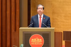 Bộ trưởng Nguyễn Kim Sơn trình bày báo cáo tiếp thu, giải trình, chỉnh lý dự thảo Luật Giáo dục đại học sửa đổi.