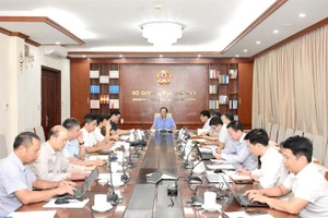 Thứ trưởng Bộ GD&ĐT Phạm Ngọc Thưởng chủ trì buổi làm việc.