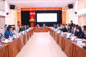 GS.TS Nguyễn Thị Doan, Chủ tịch Hội Khuyến học Việt Nam và Thứ trưởng Thường trực Bộ GD&ĐT Phạm Ngọc Thưởng chủ trì tọa đàm. Ảnh: Trần Hiệp.