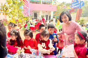 Trải nghiệm "Bé vui hội Xuân" tại Trường Mầm non Ngô Quyền (Bắc Giang).