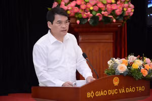 Ông Phạm Tuấn Anh - Phó Cục trưởng Cục Nhà giáo và Cán bộ quản lý giáo dục (Bộ GD&ĐT) phát biểu tại hội nghị.